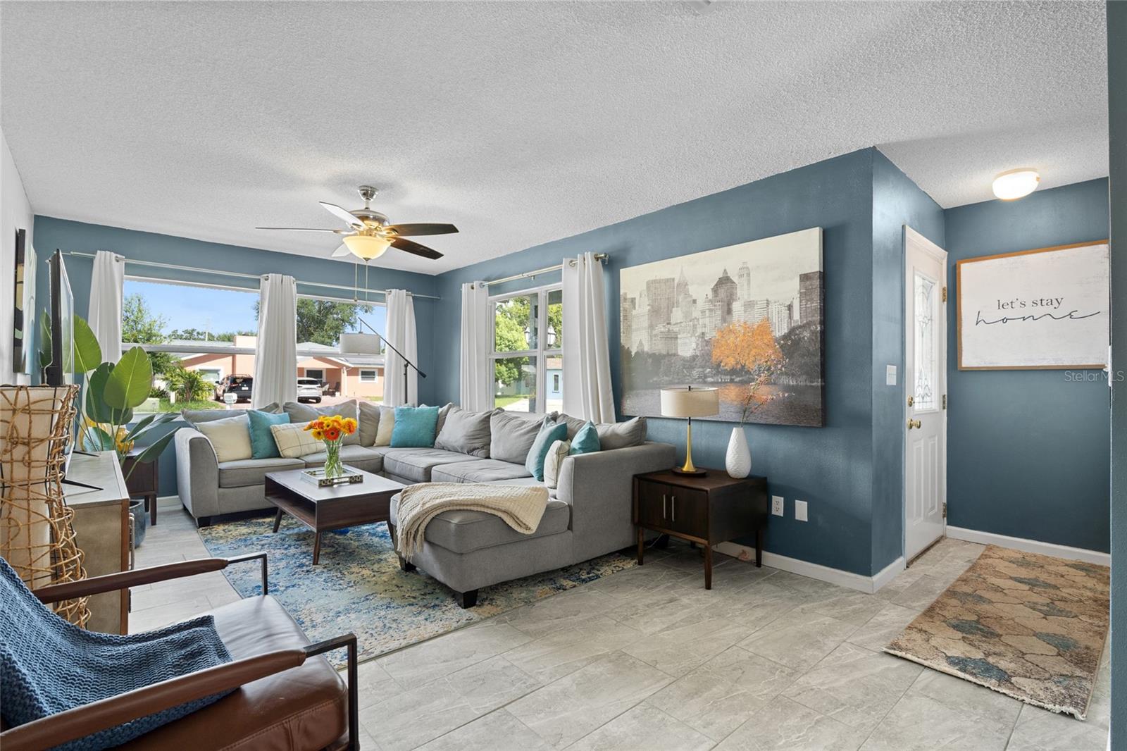 Listing photo id 3 for 5050 45th Street N