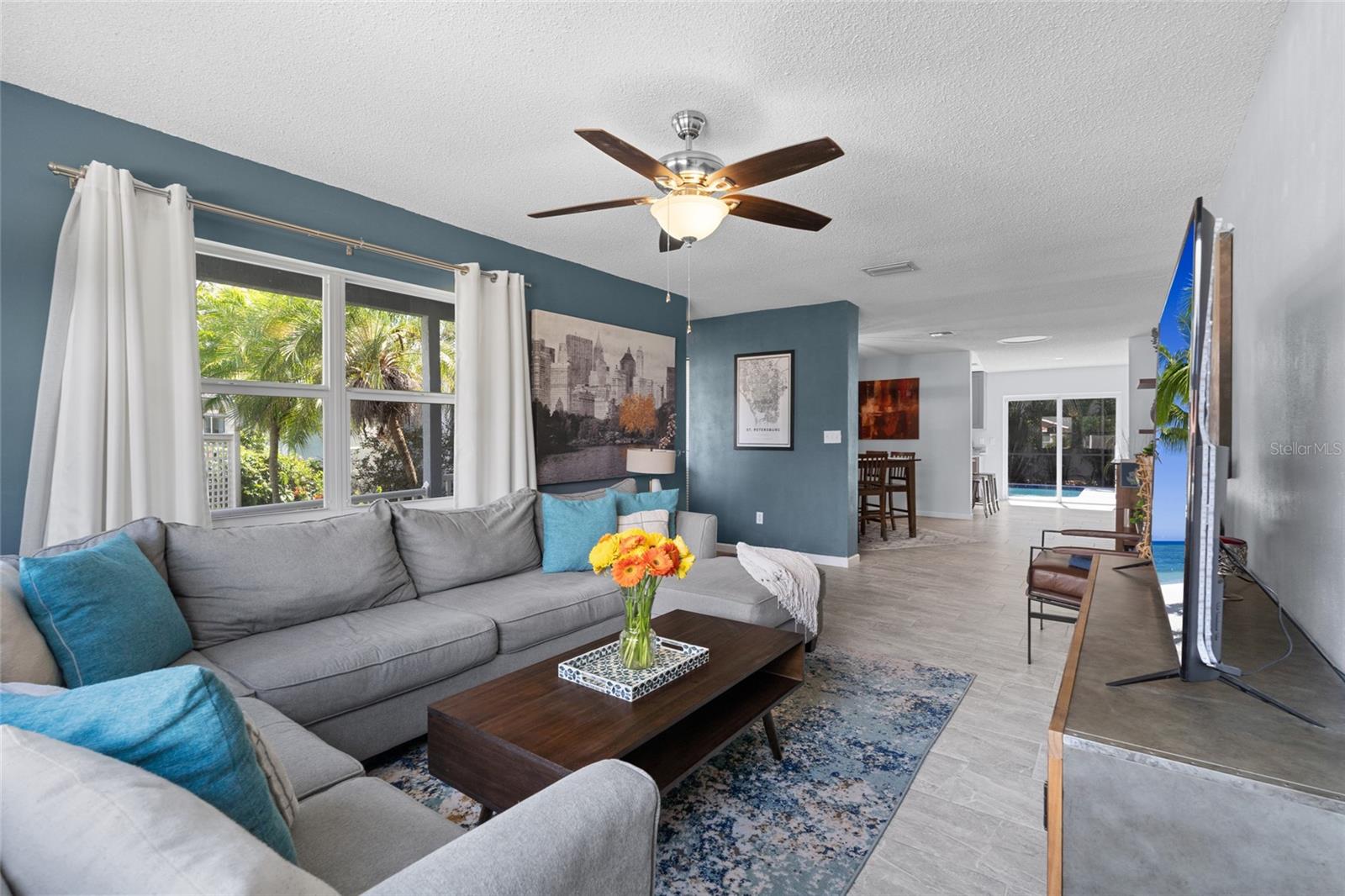 Listing photo id 4 for 5050 45th Street N