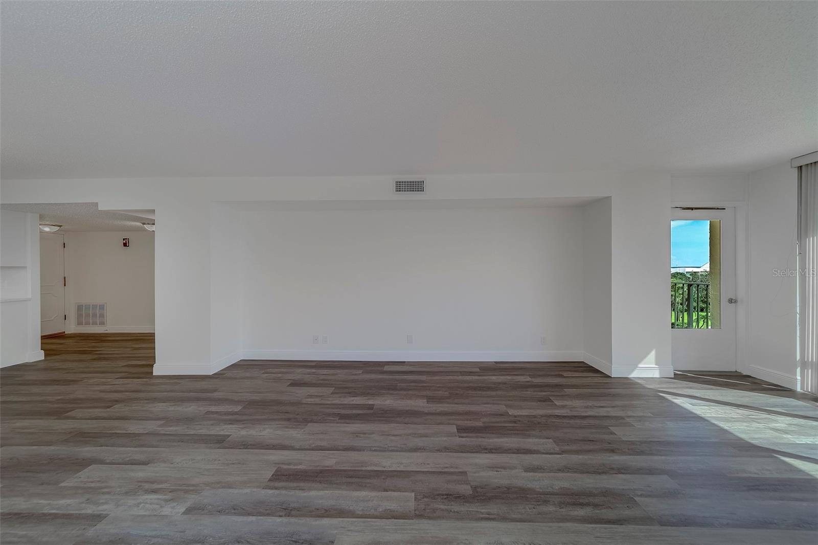 Image 12 of 57 For 100 Oakmont Lane 504