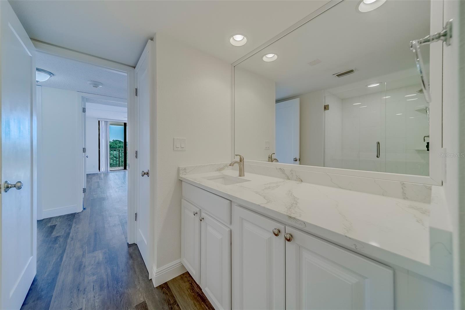 Image 31 of 57 For 100 Oakmont Lane 504