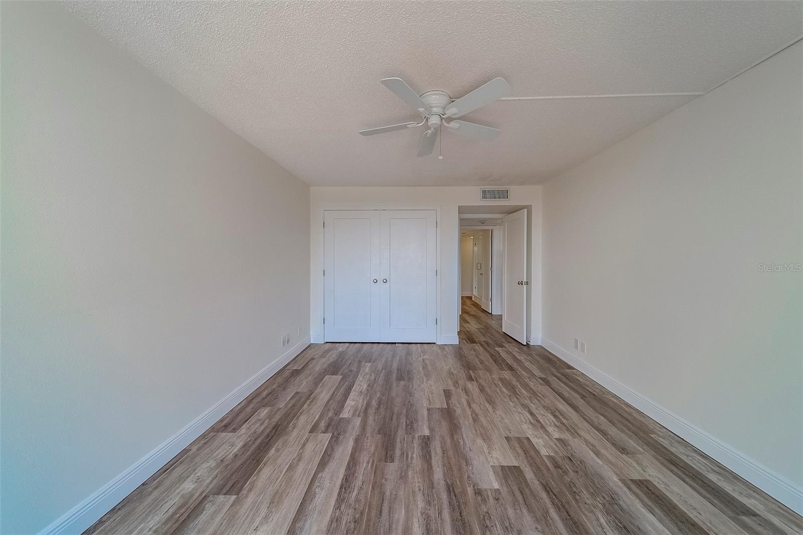 Image 32 of 57 For 100 Oakmont Lane 504