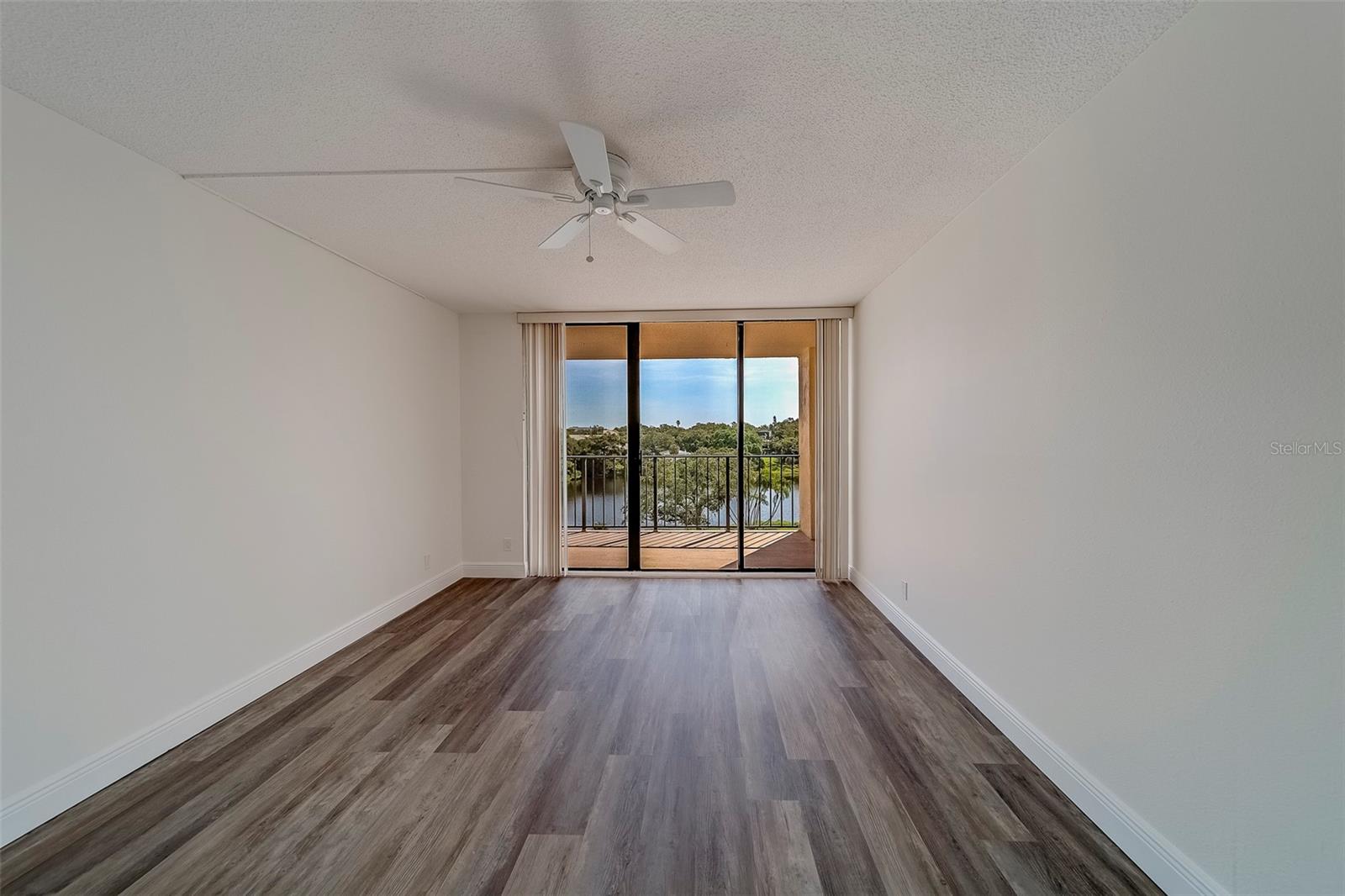 Image 34 of 57 For 100 Oakmont Lane 504