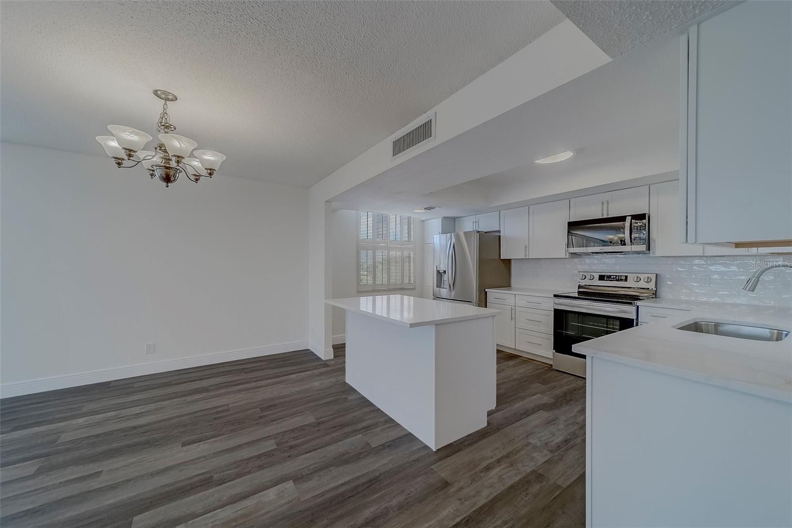 Image 7 of 57 For 100 Oakmont Lane 504