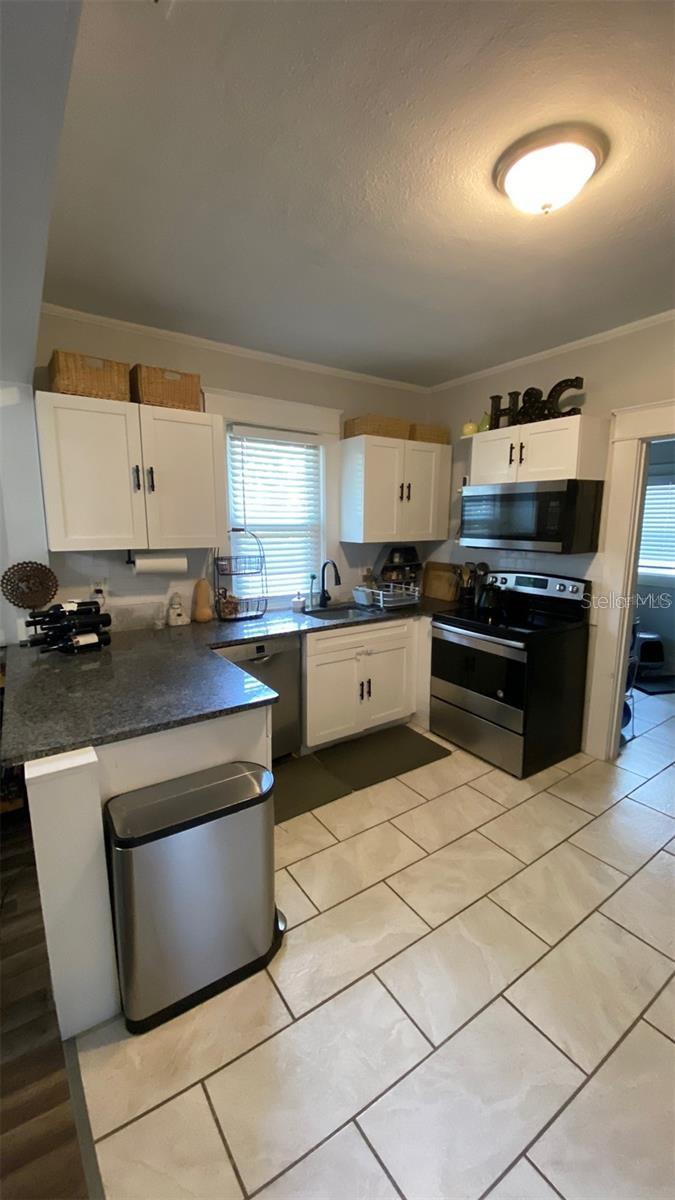 Image 9 of 20 For 710 Forest Avenue