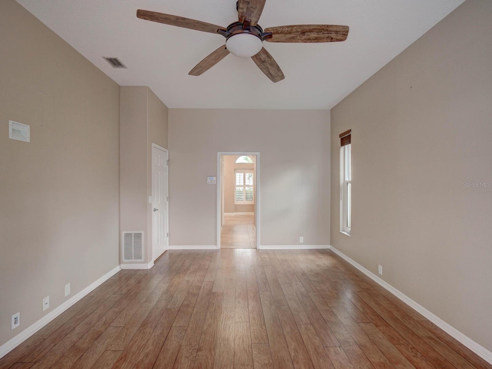 Image 19 of 50 For 4323 Clairidge Way