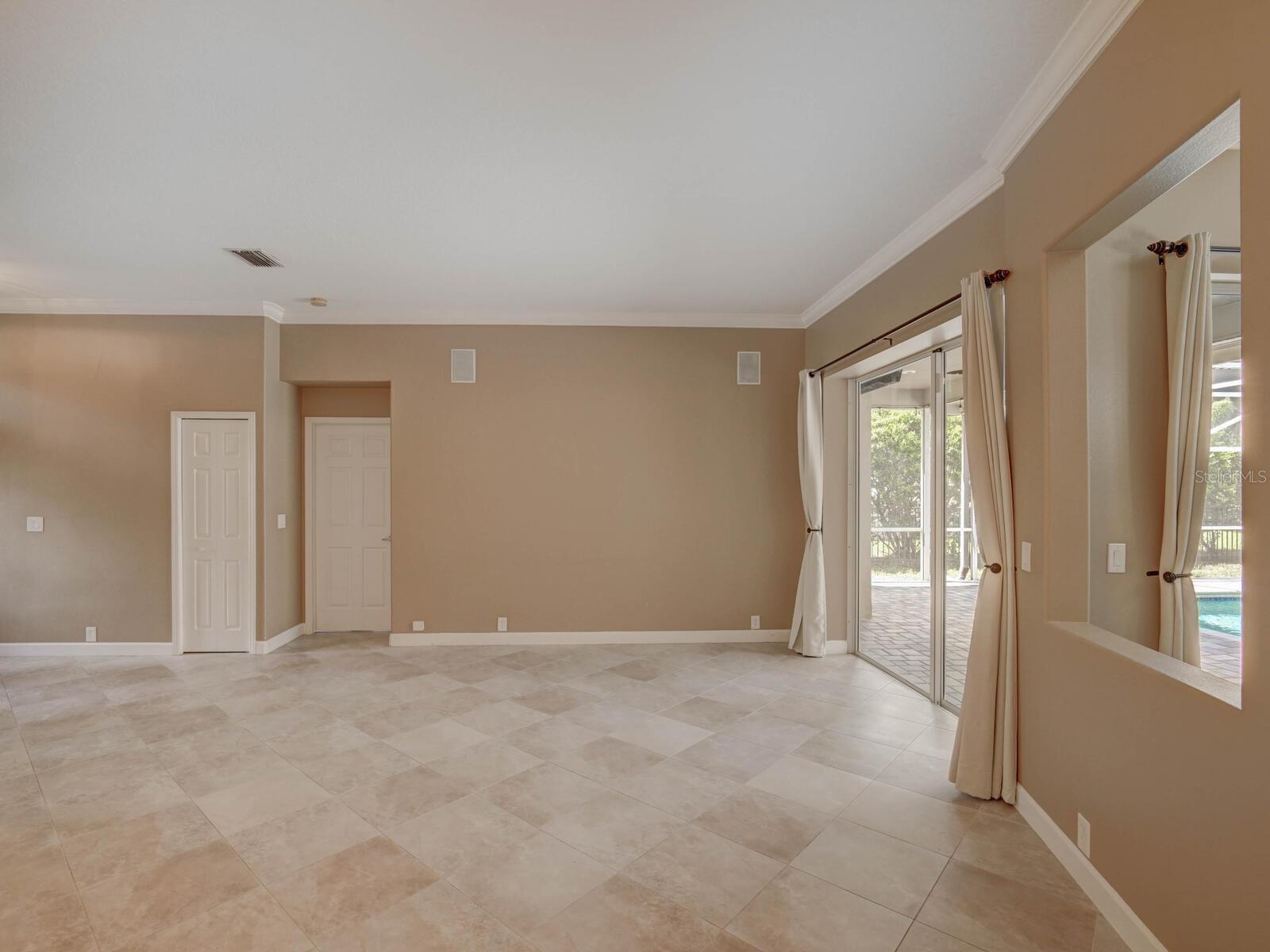 Image 4 of 50 For 4323 Clairidge Way