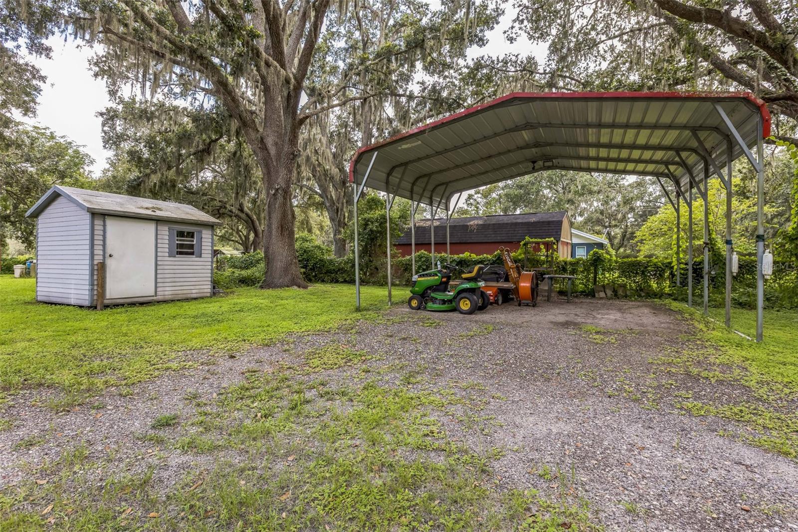 Listing photo id 9 for 6109 Doc Thompson Road