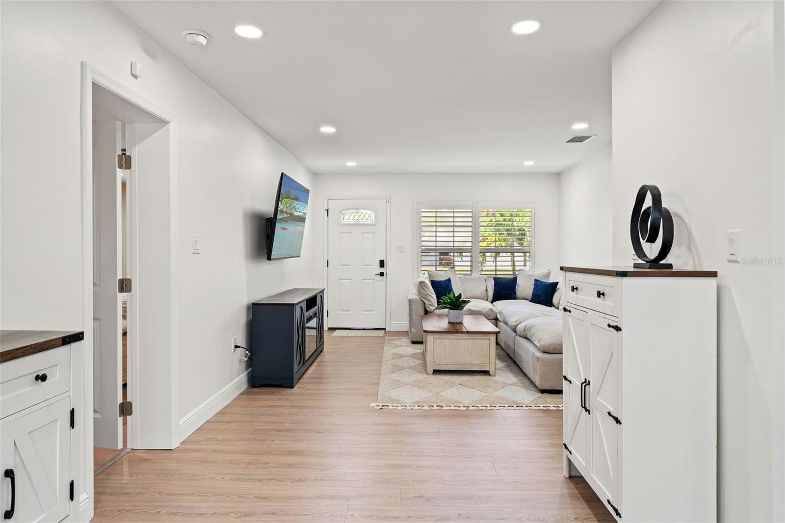 Image 12 of 47 For 4716 Chapin Avenue