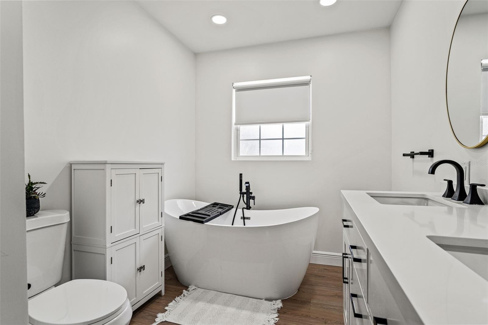 Image 23 of 47 For 4716 Chapin Avenue