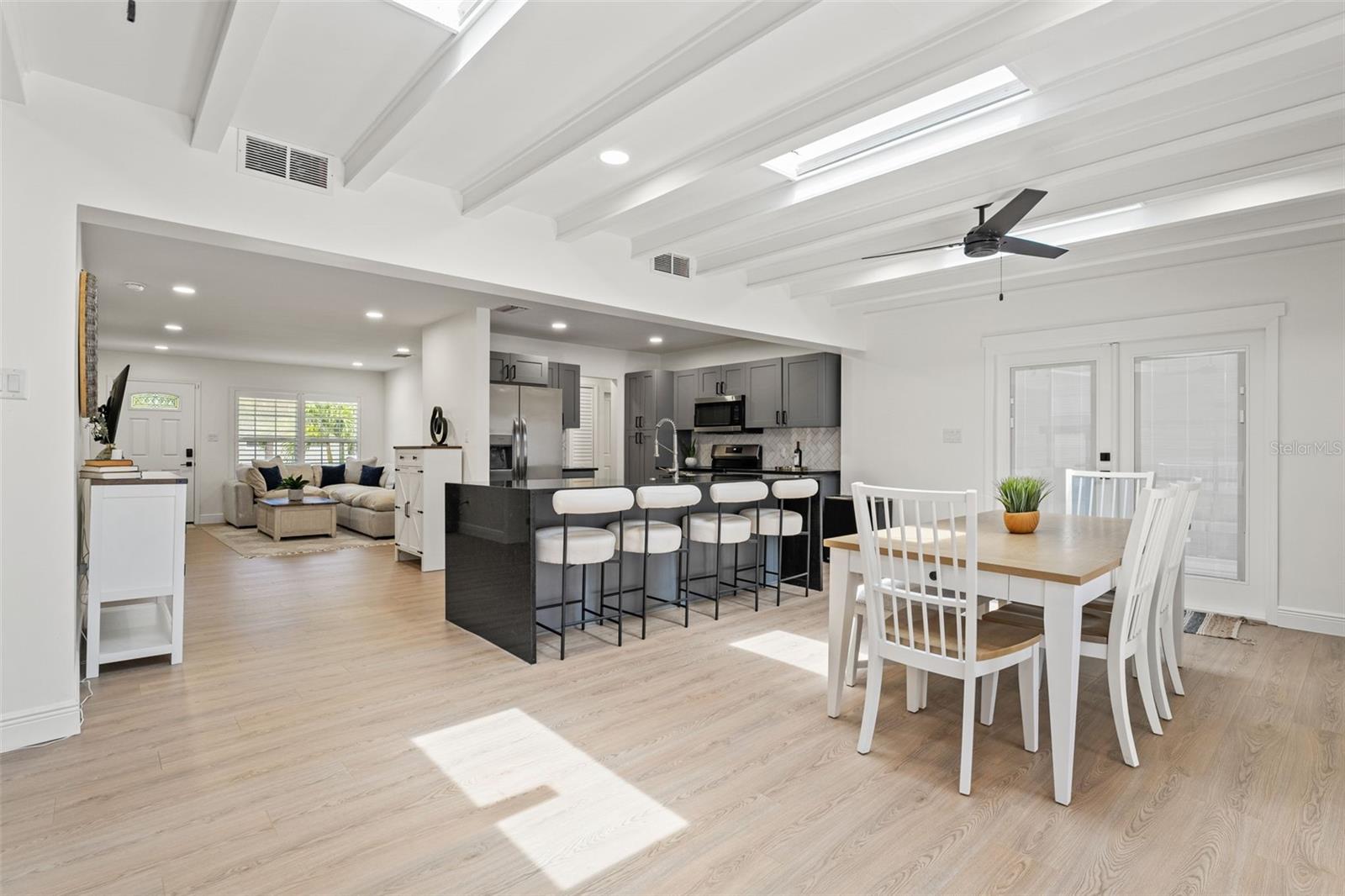 Image 3 of 47 For 4716 Chapin Avenue