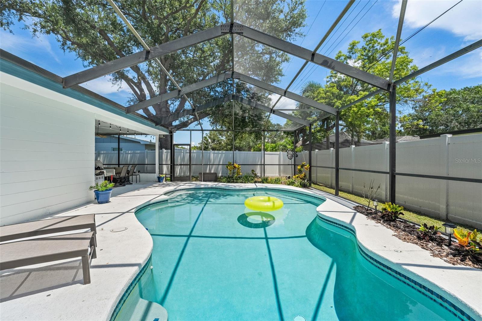 Image 32 of 47 For 4716 Chapin Avenue
