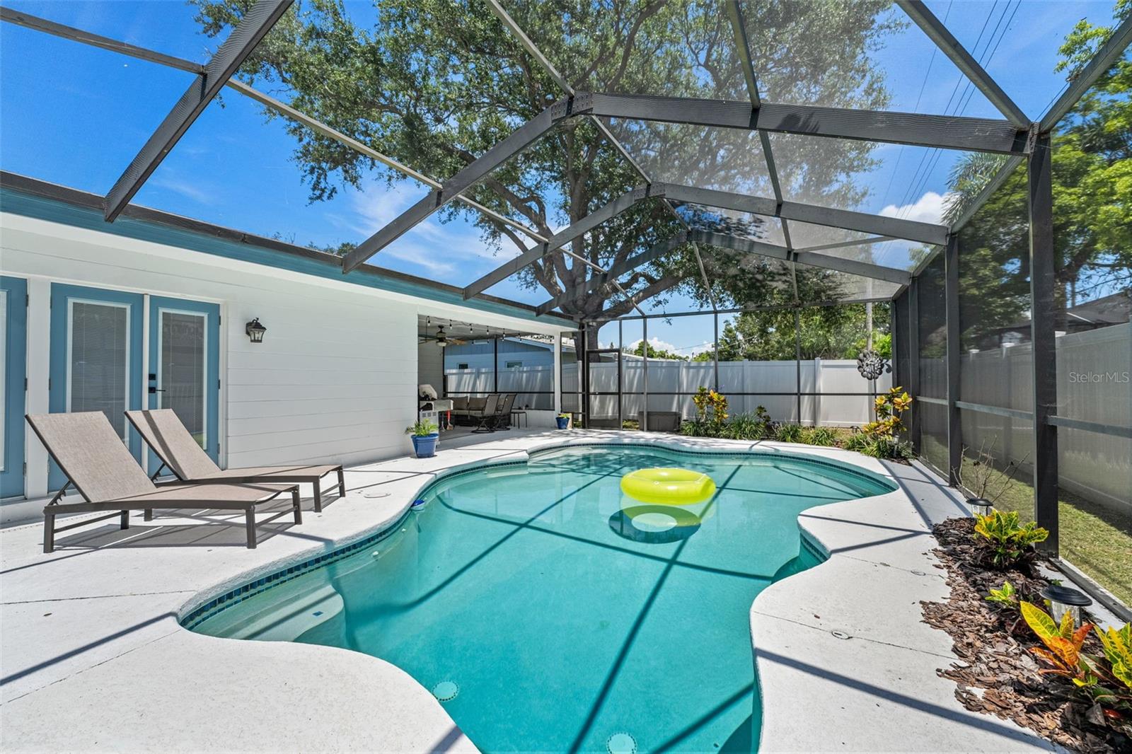 Image 33 of 47 For 4716 Chapin Avenue