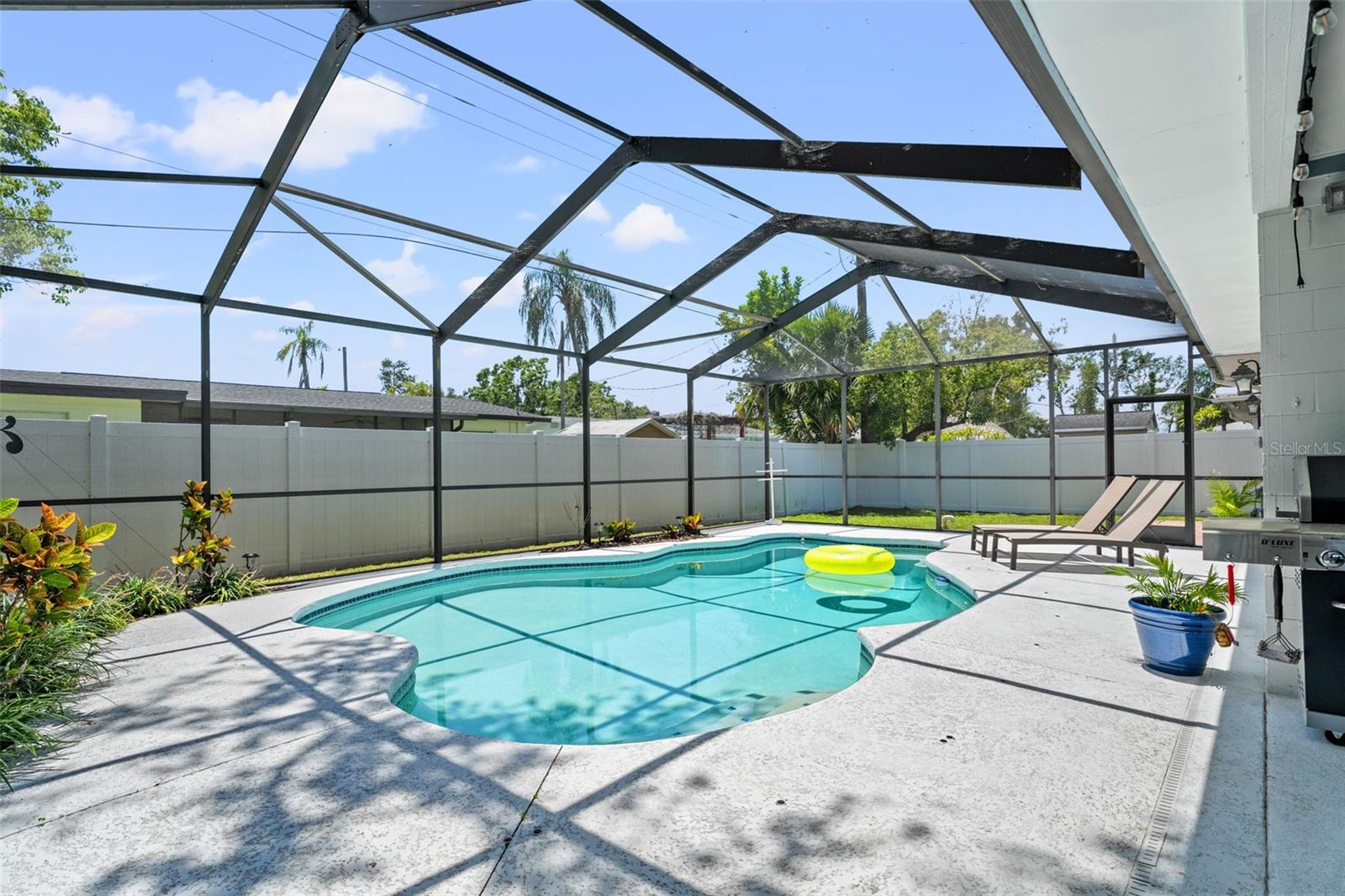 Image 34 of 47 For 4716 Chapin Avenue