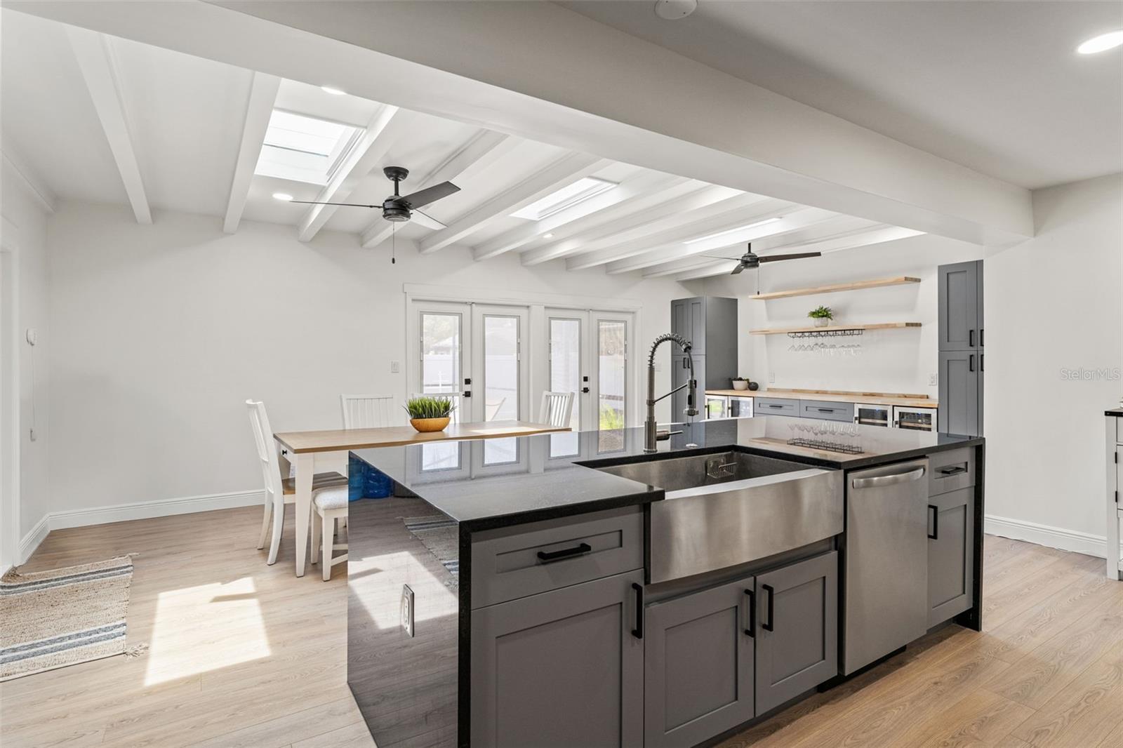 Image 4 of 47 For 4716 Chapin Avenue