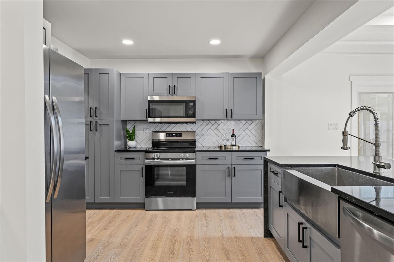 Image 5 of 47 For 4716 Chapin Avenue