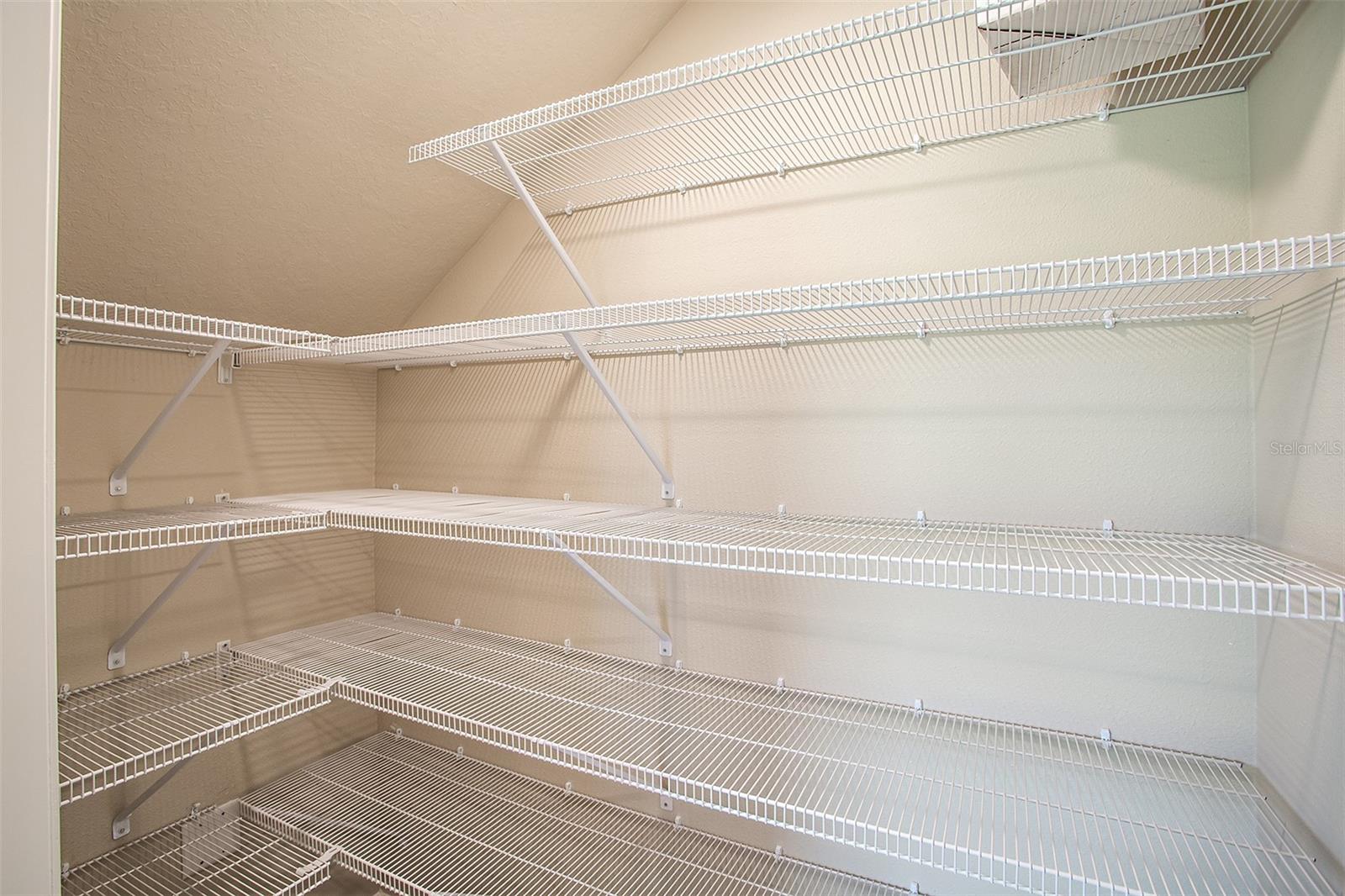 Image 5 of 21 For 605 Ambleside Drive