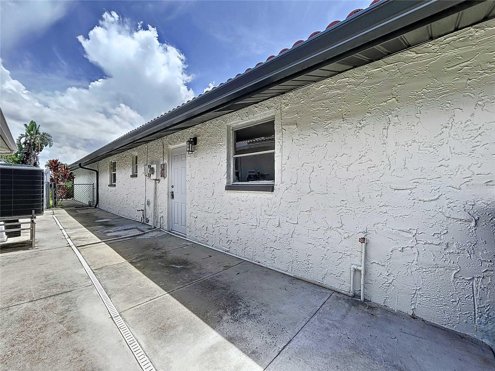 Image 6 of 100 For 5040 Glenn Drive