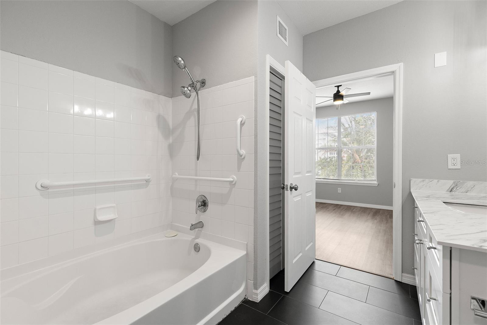 Image 19 of 30 For 4221 Spruce Street 1309
