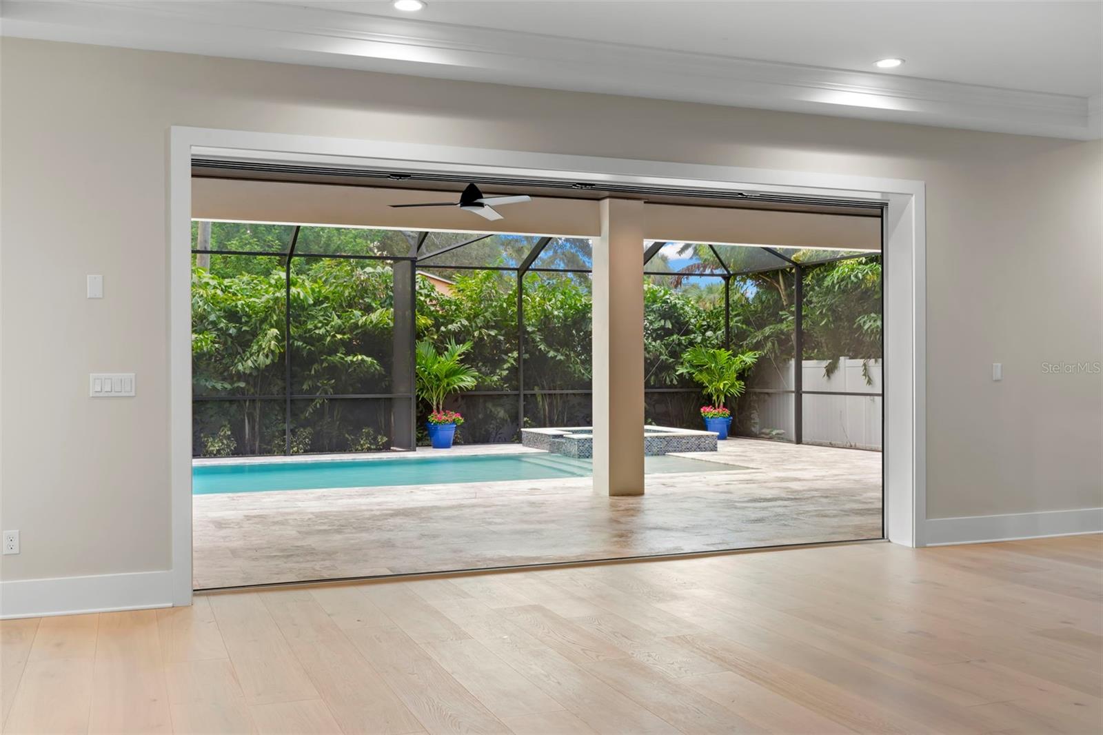 Listing photo id 8 for 3508 Vasconia Street