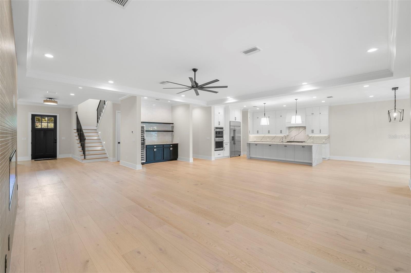 Listing photo id 9 for 3508 Vasconia Street