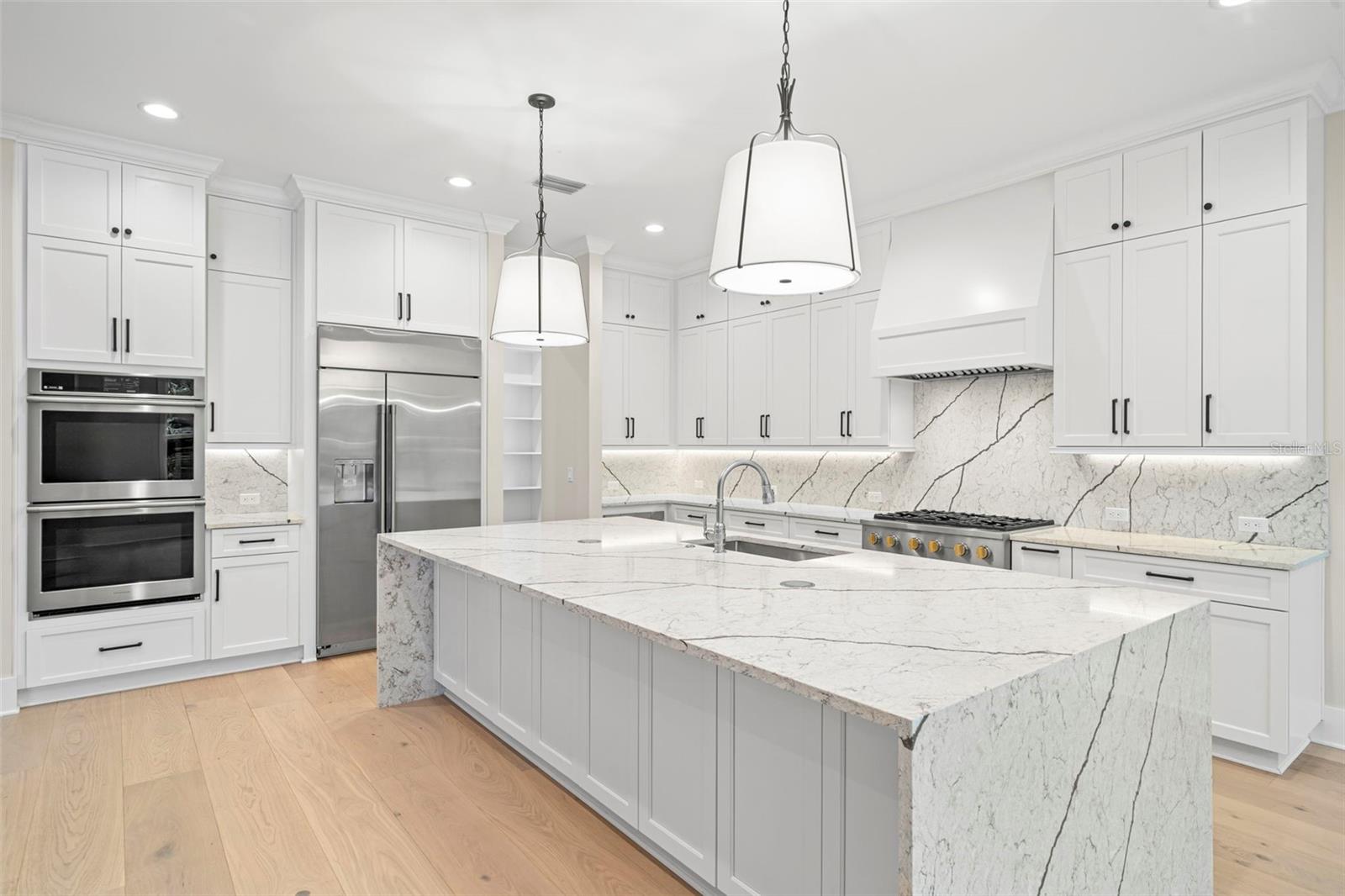Listing photo id 10 for 3508 Vasconia Street
