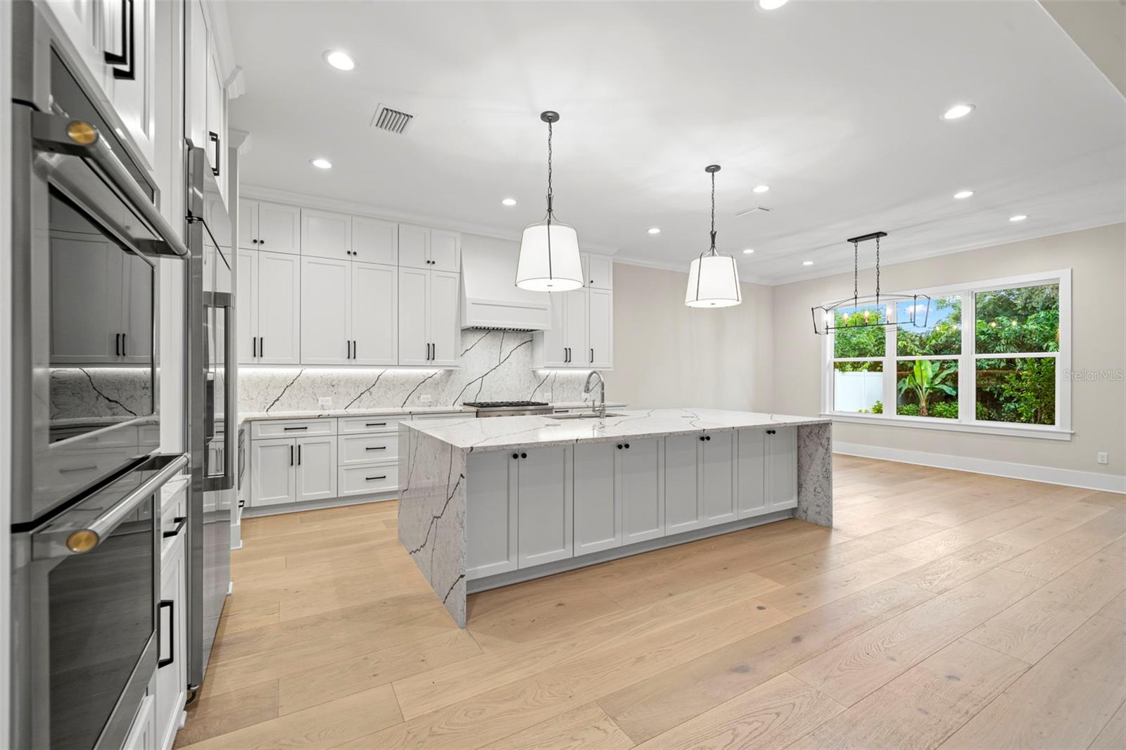 Listing photo id 13 for 3508 Vasconia Street