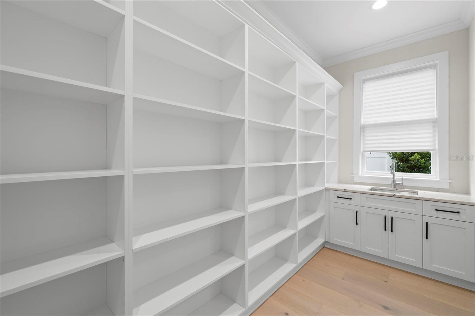 Listing photo id 17 for 3508 Vasconia Street