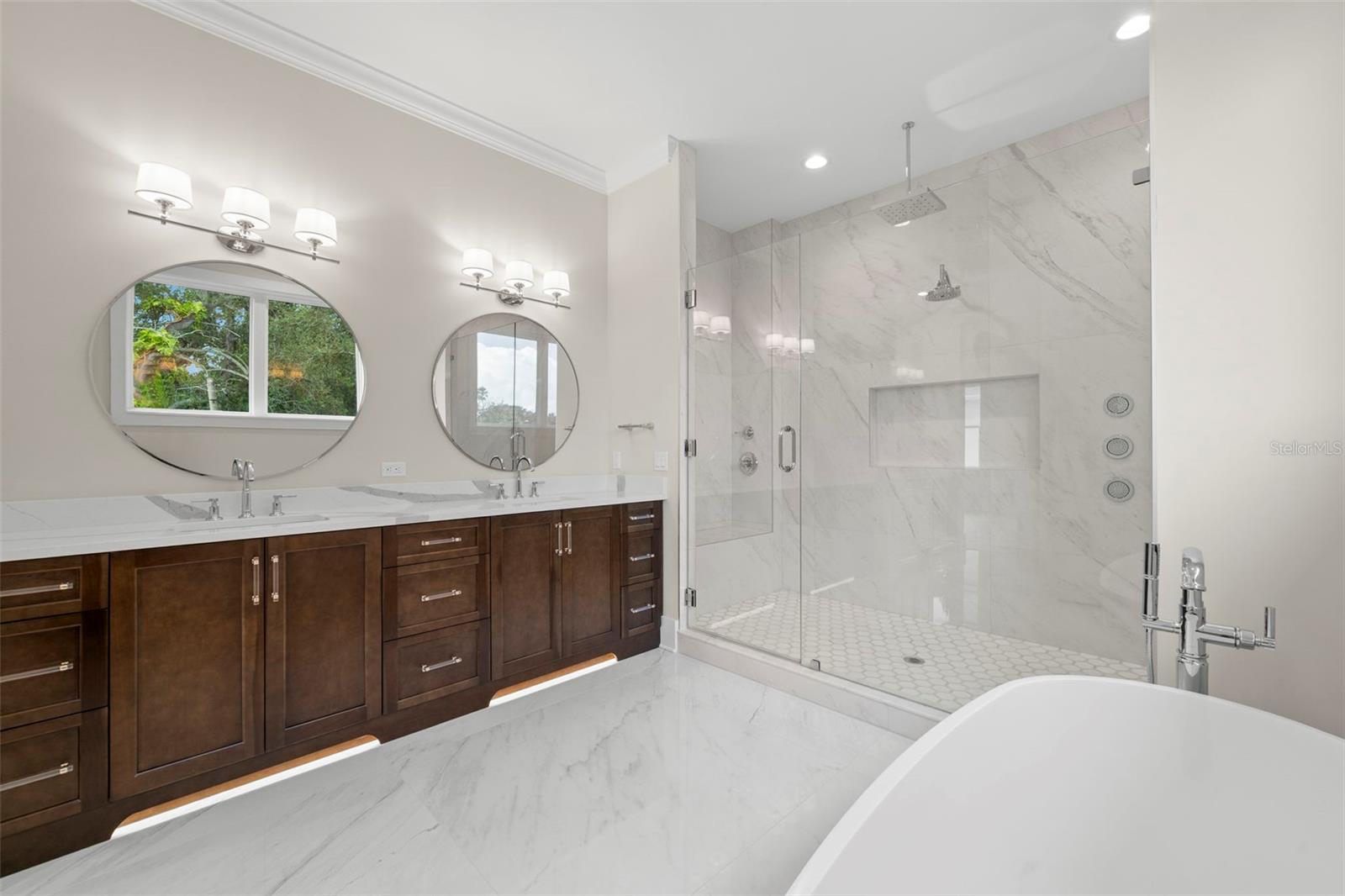 Listing photo id 21 for 3508 Vasconia Street