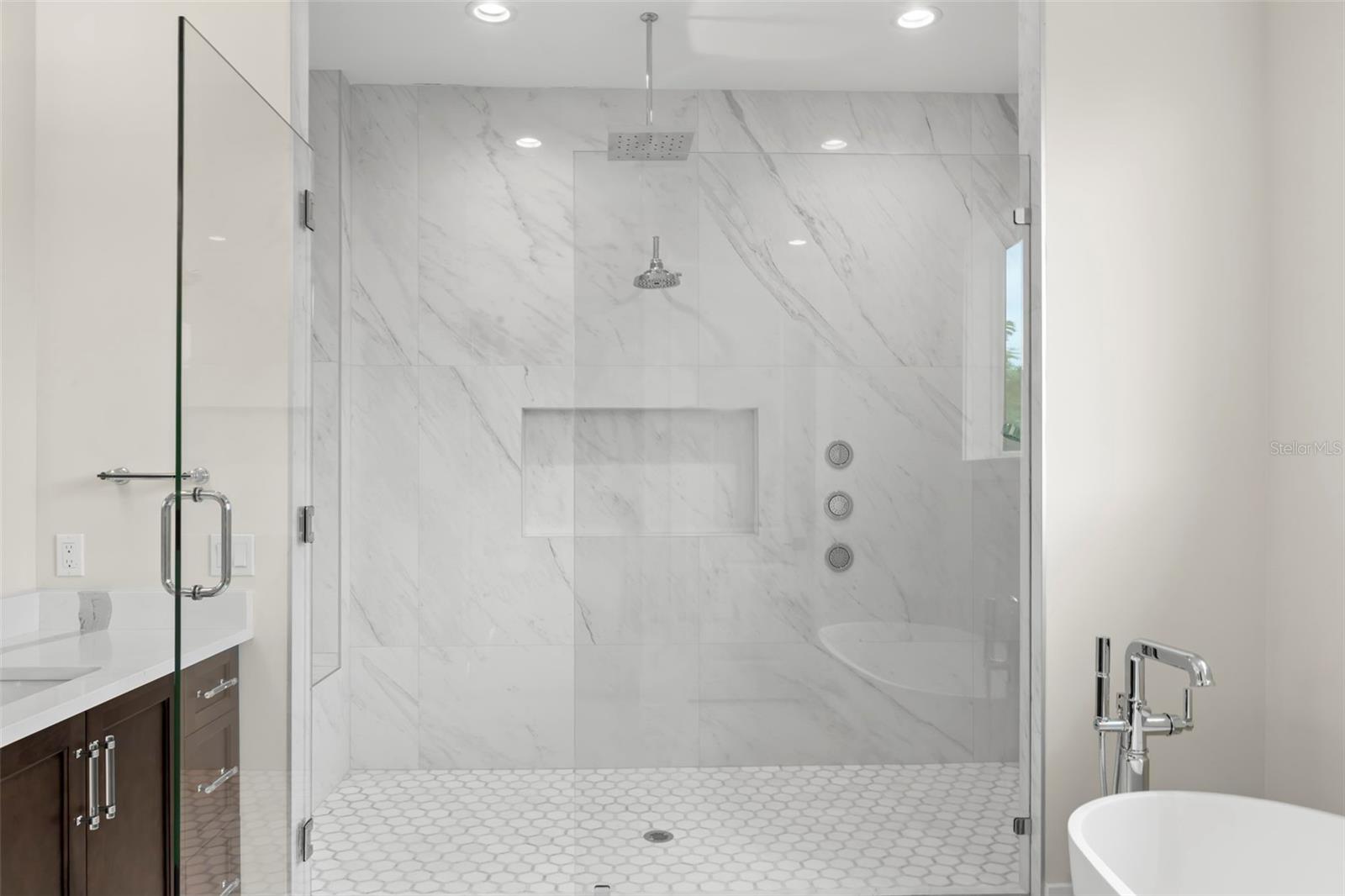 Listing photo id 22 for 3508 Vasconia Street