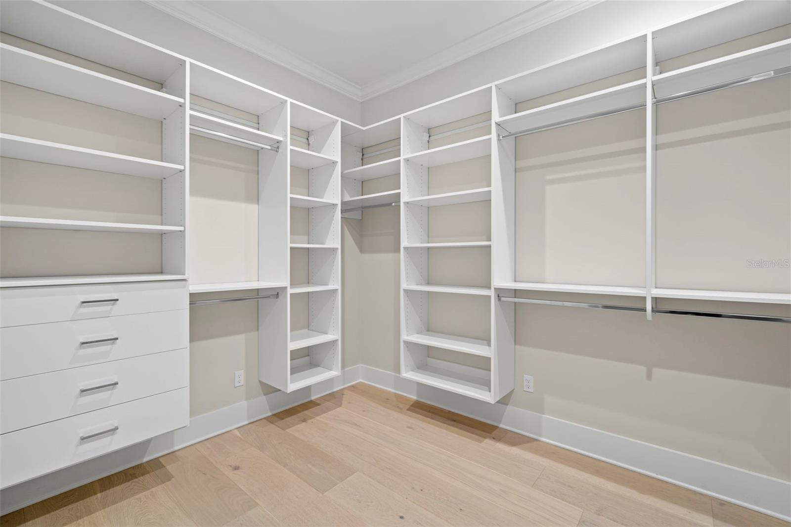 Listing photo id 26 for 3508 Vasconia Street