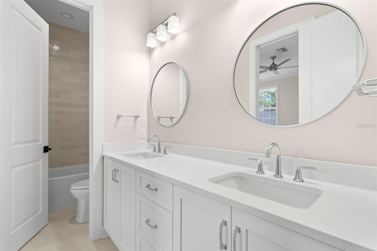 Listing photo id 29 for 3508 Vasconia Street
