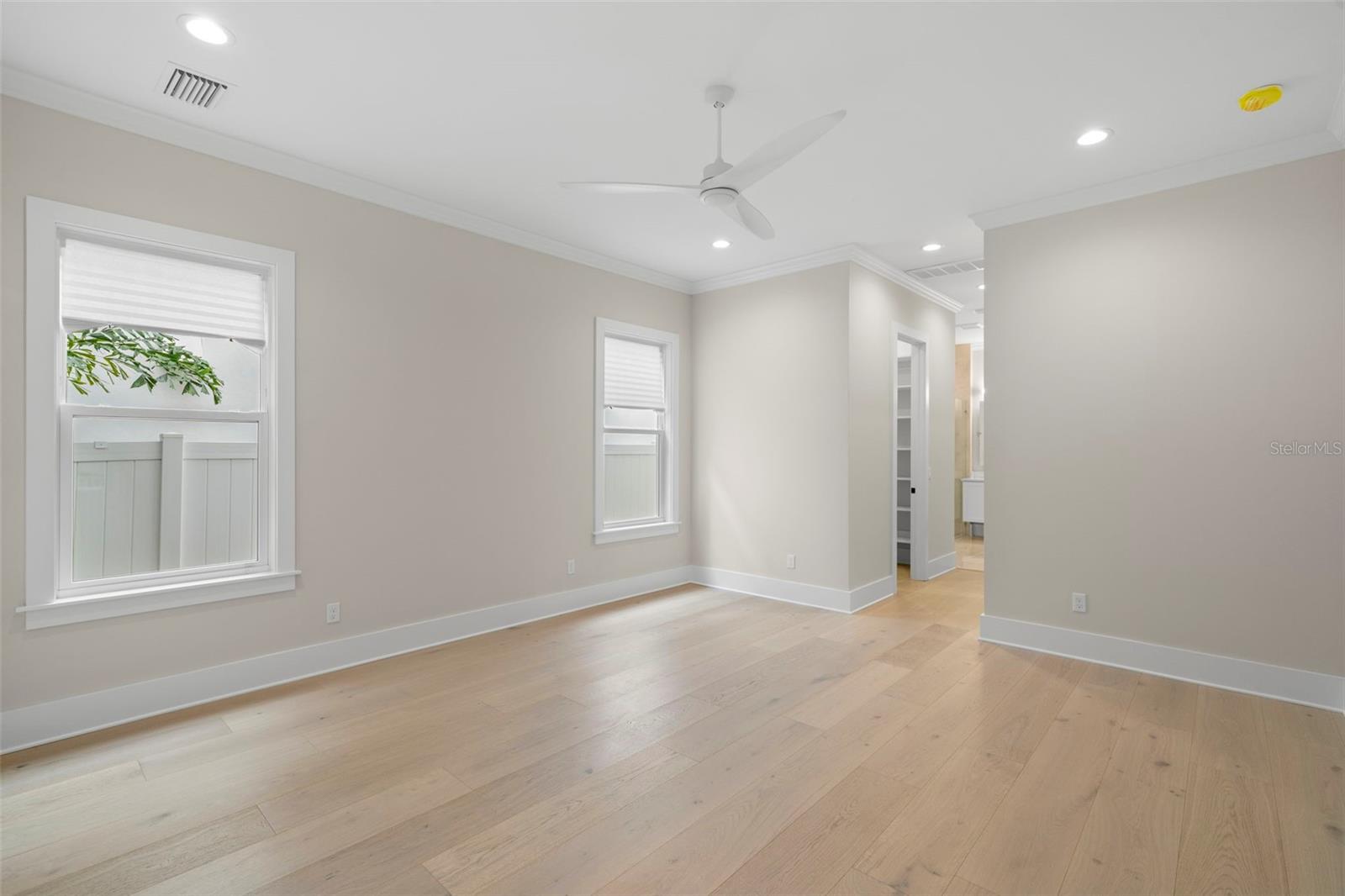 Listing photo id 33 for 3508 Vasconia Street