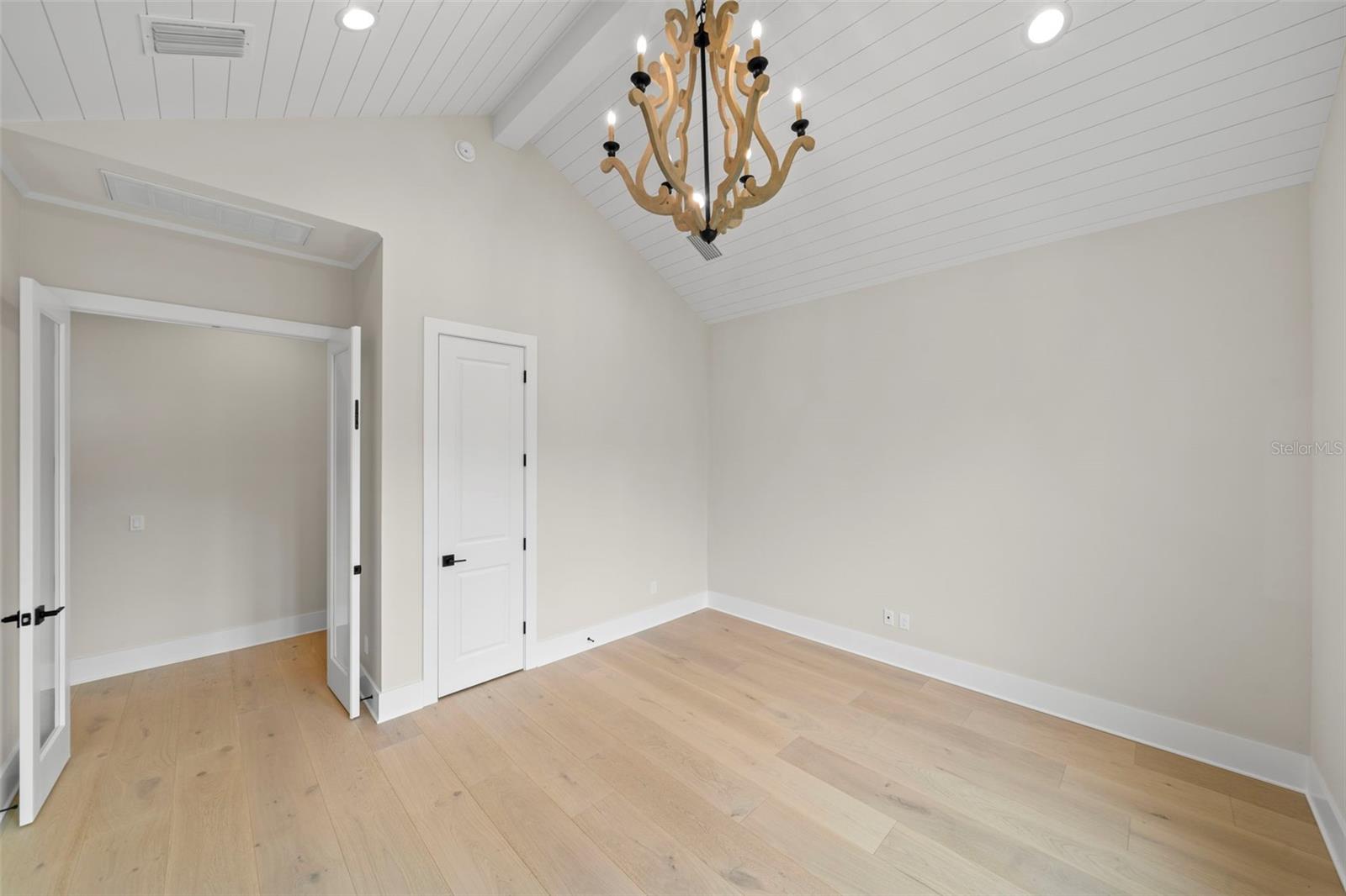 Listing photo id 37 for 3508 Vasconia Street