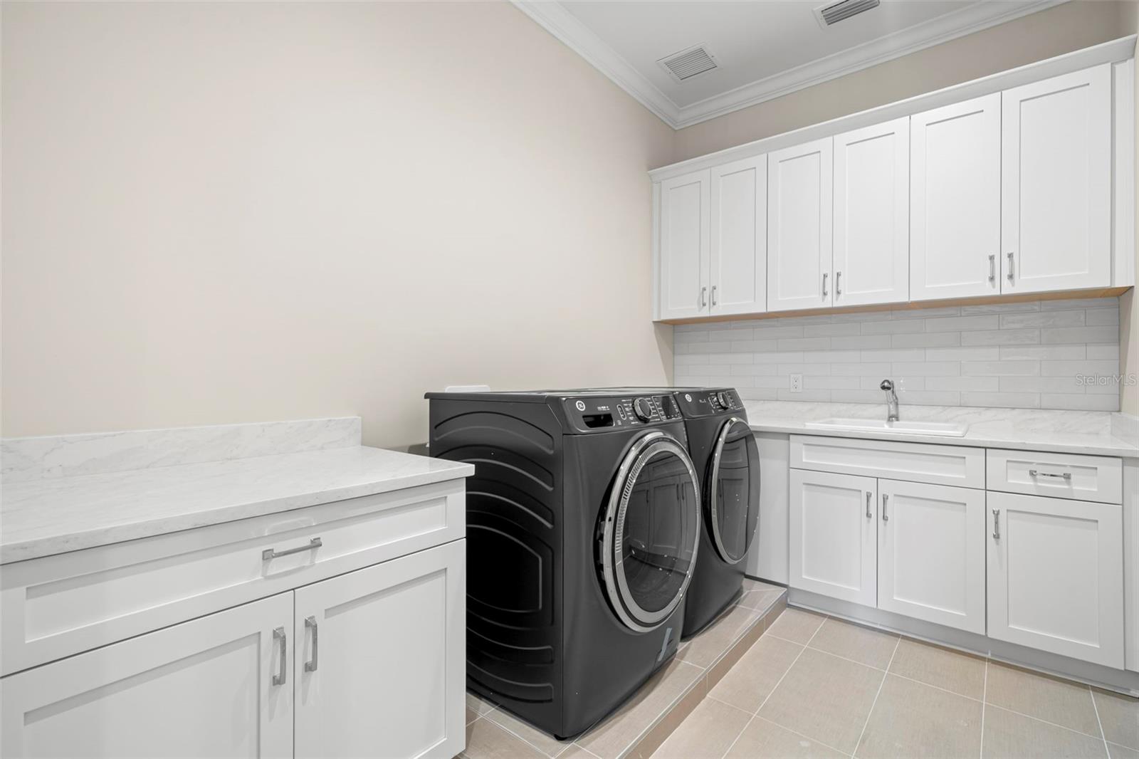 Listing photo id 38 for 3508 Vasconia Street