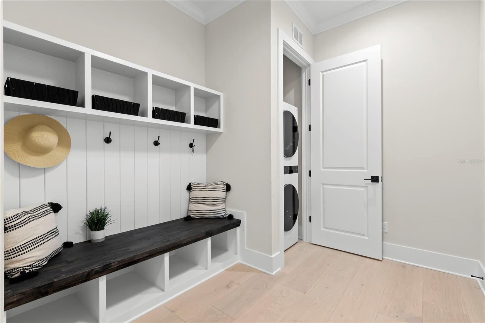 Listing photo id 41 for 3508 Vasconia Street
