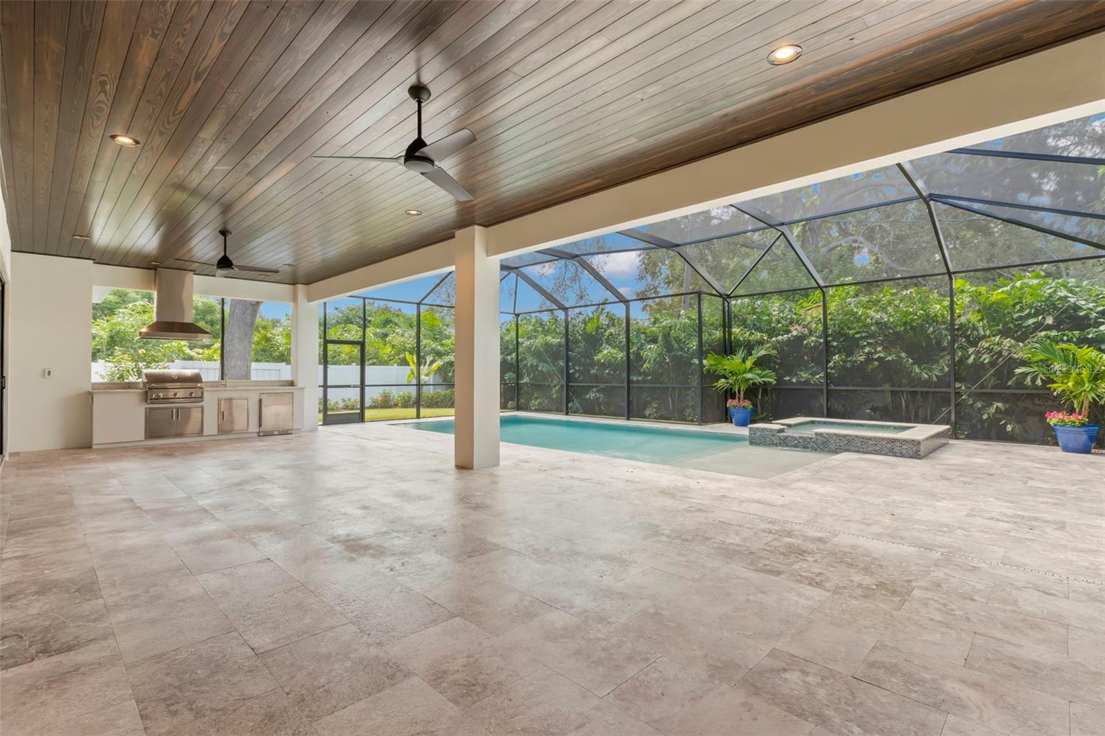 Listing photo id 49 for 3508 Vasconia Street