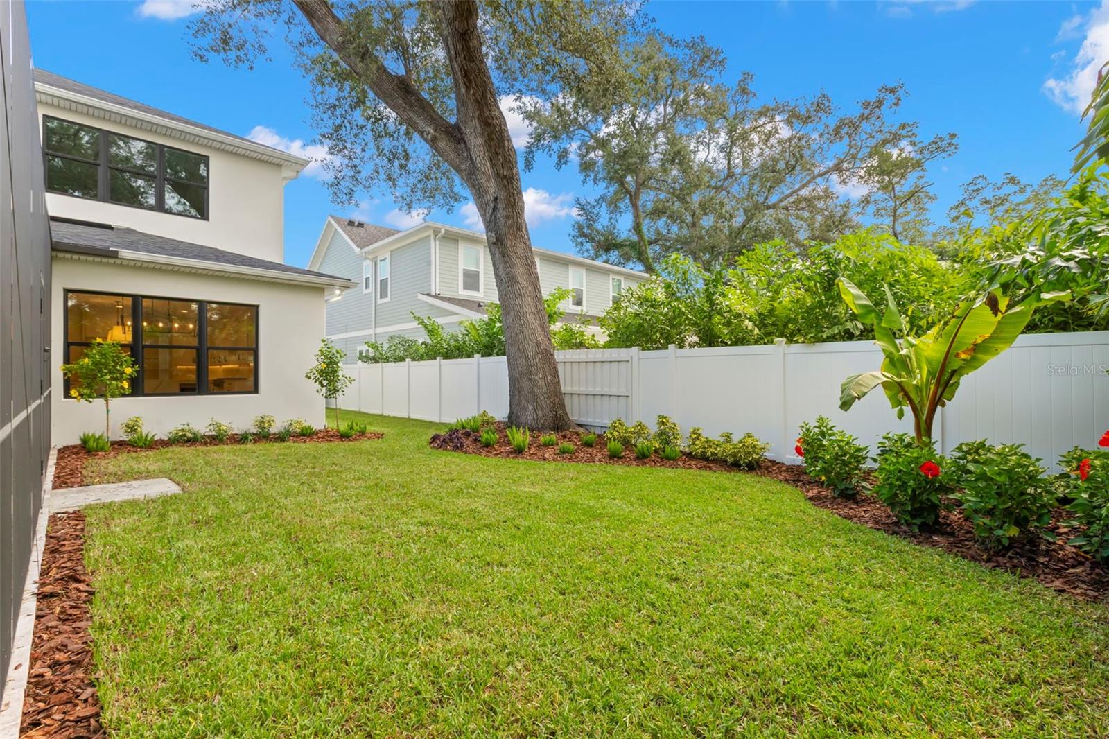 Listing photo id 52 for 3508 Vasconia Street