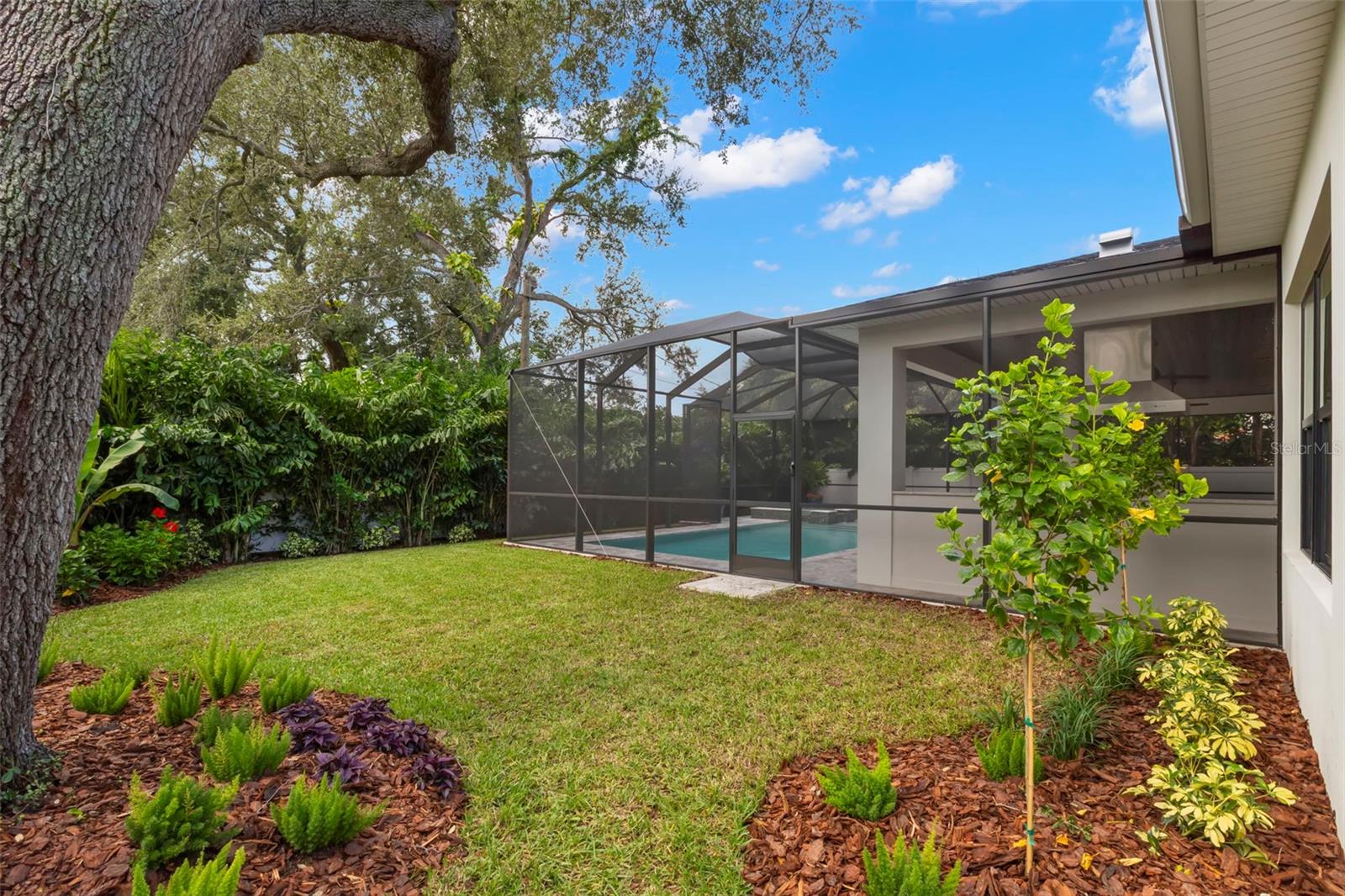 Listing photo id 53 for 3508 Vasconia Street
