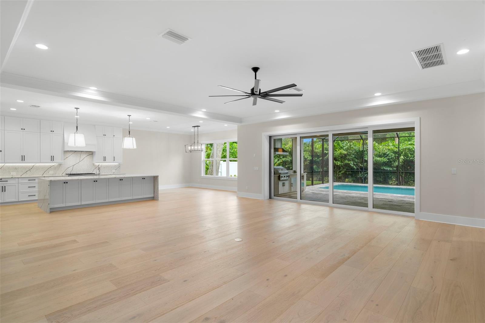 Listing photo id 5 for 3508 Vasconia Street