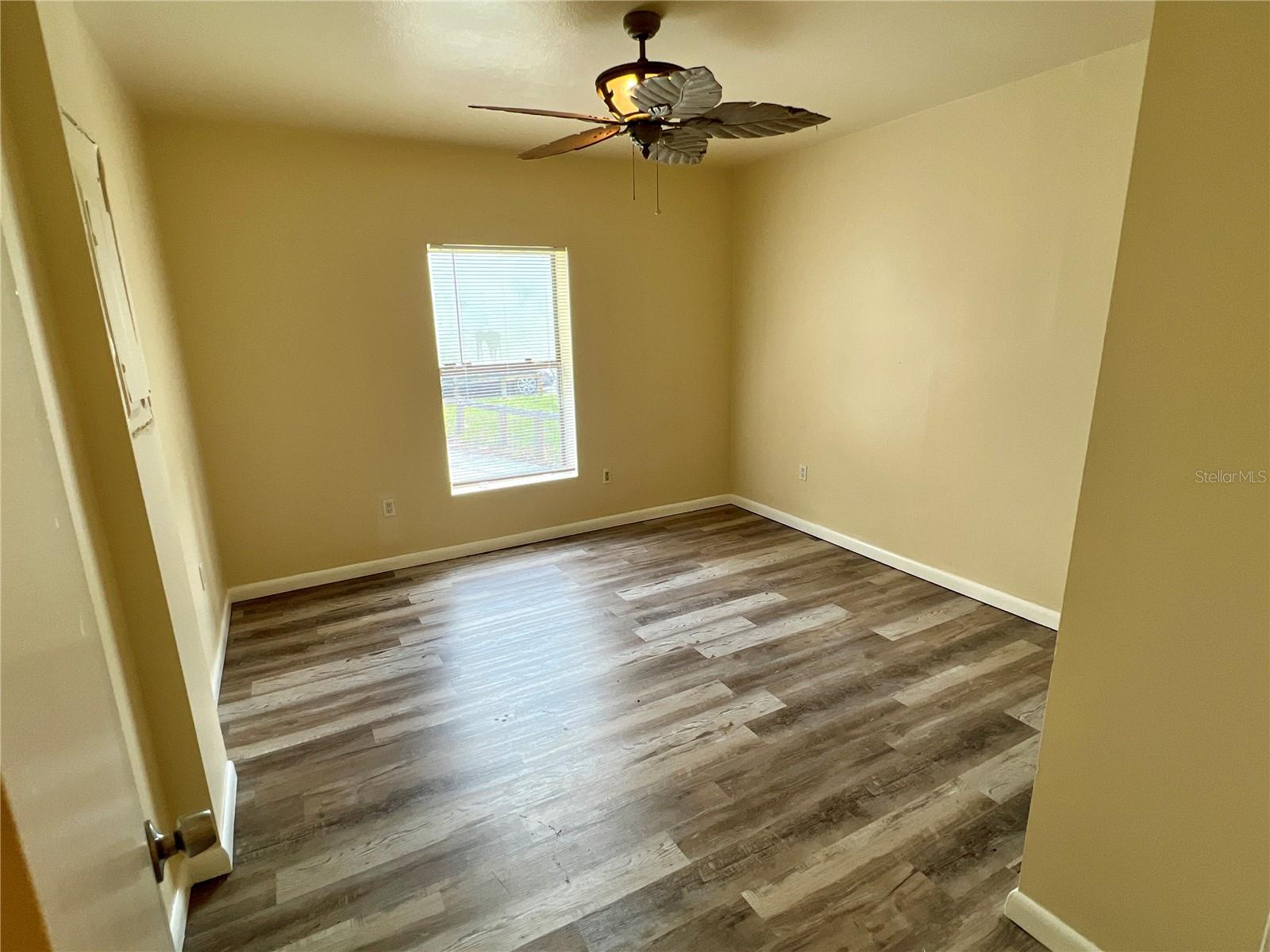 Image 4 of 18 For 613 61st Avenue Terrace E 613