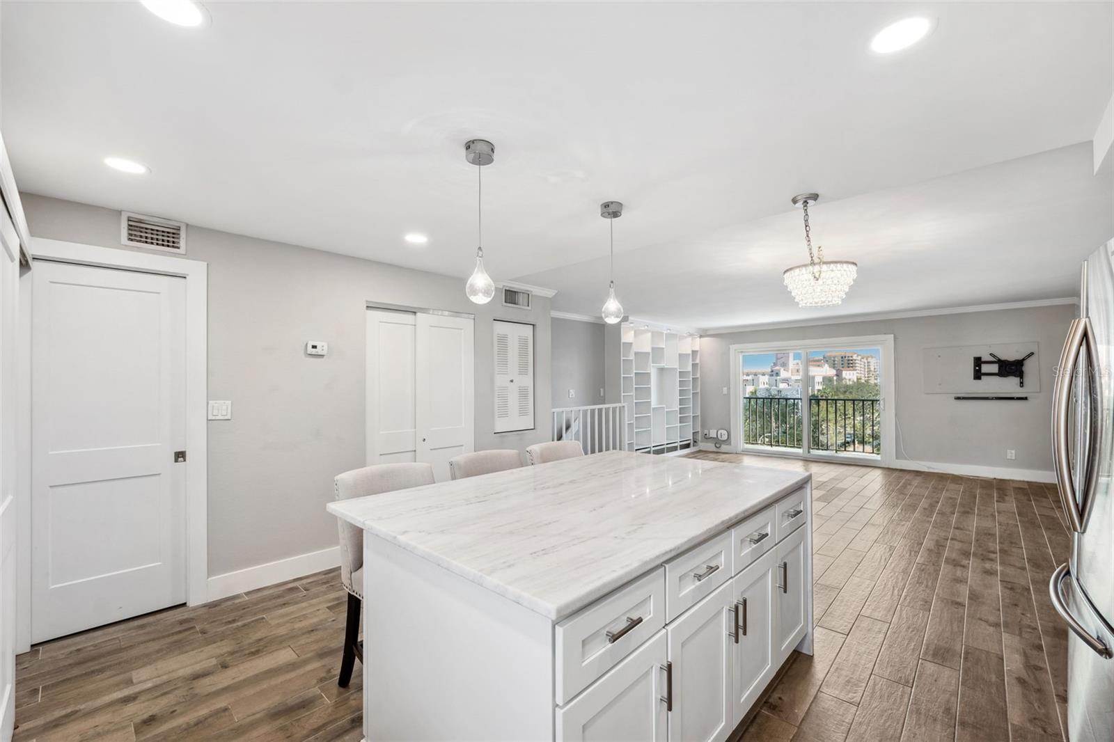 Image 10 of 46 For 105 4th Avenue Ne 418