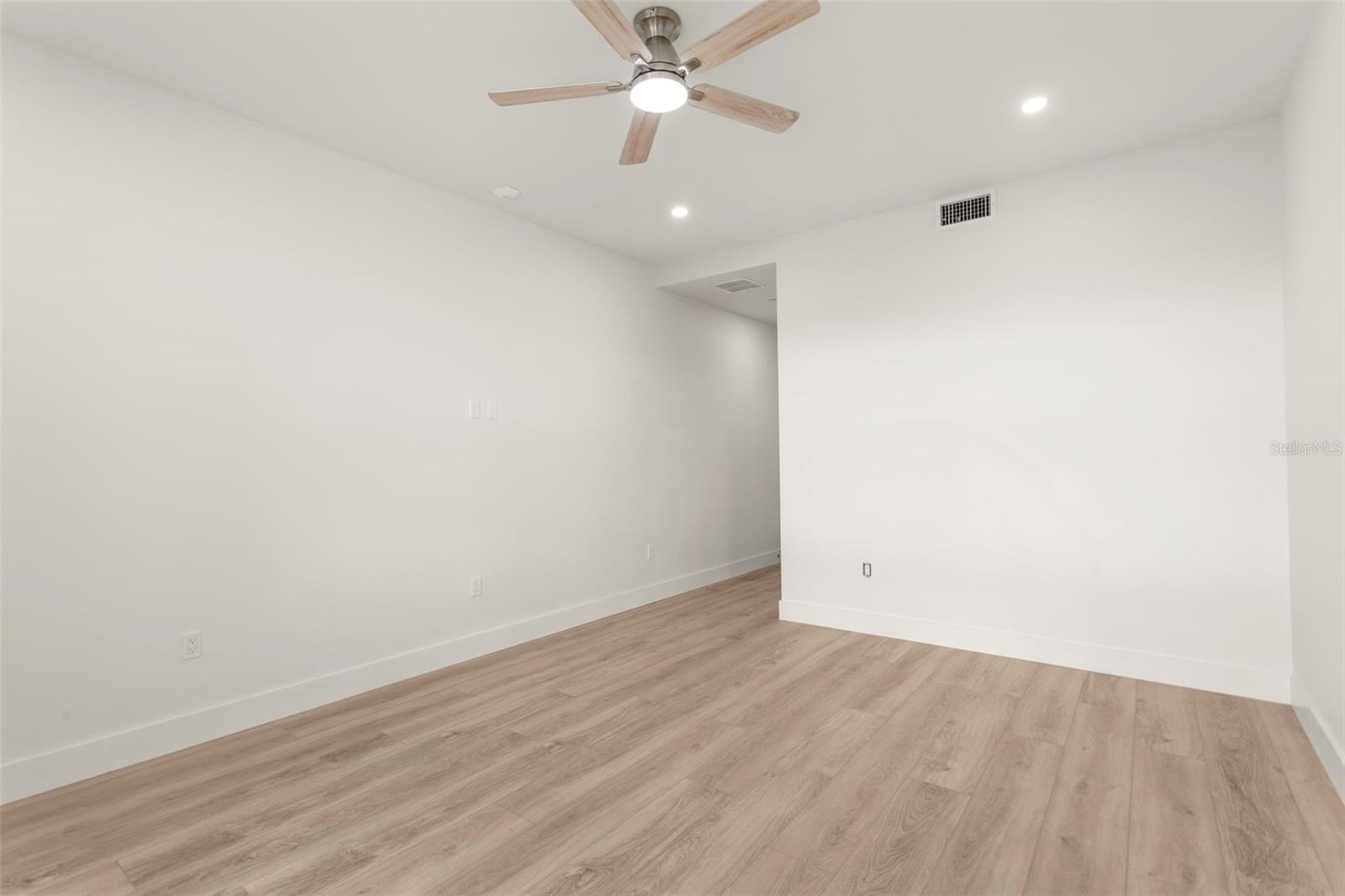 Image 41 of 100 For 455 Pinellas Bayway S 4a