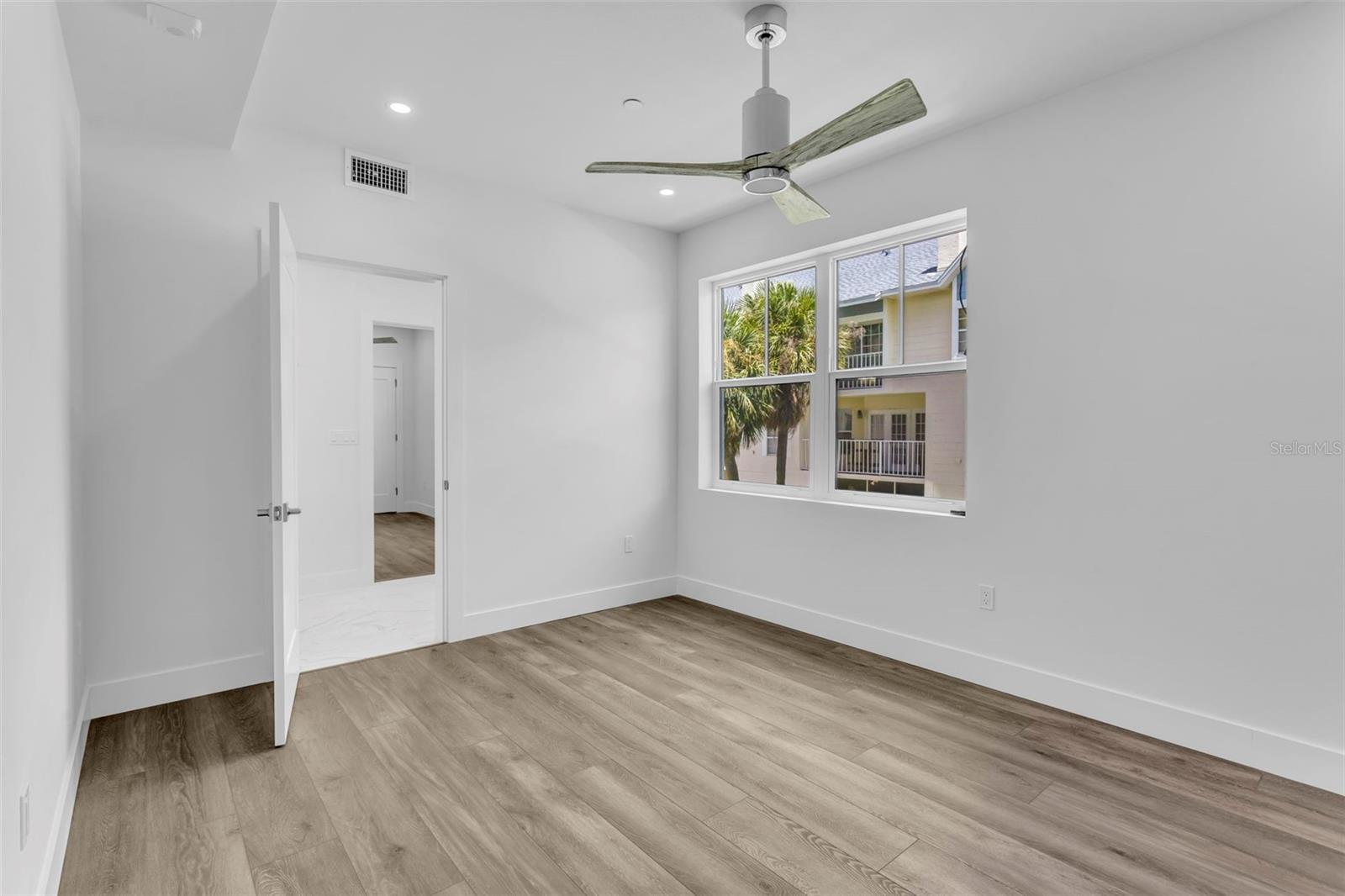 Image 33 of 100 For 455 Pinellas Bayway S 2a