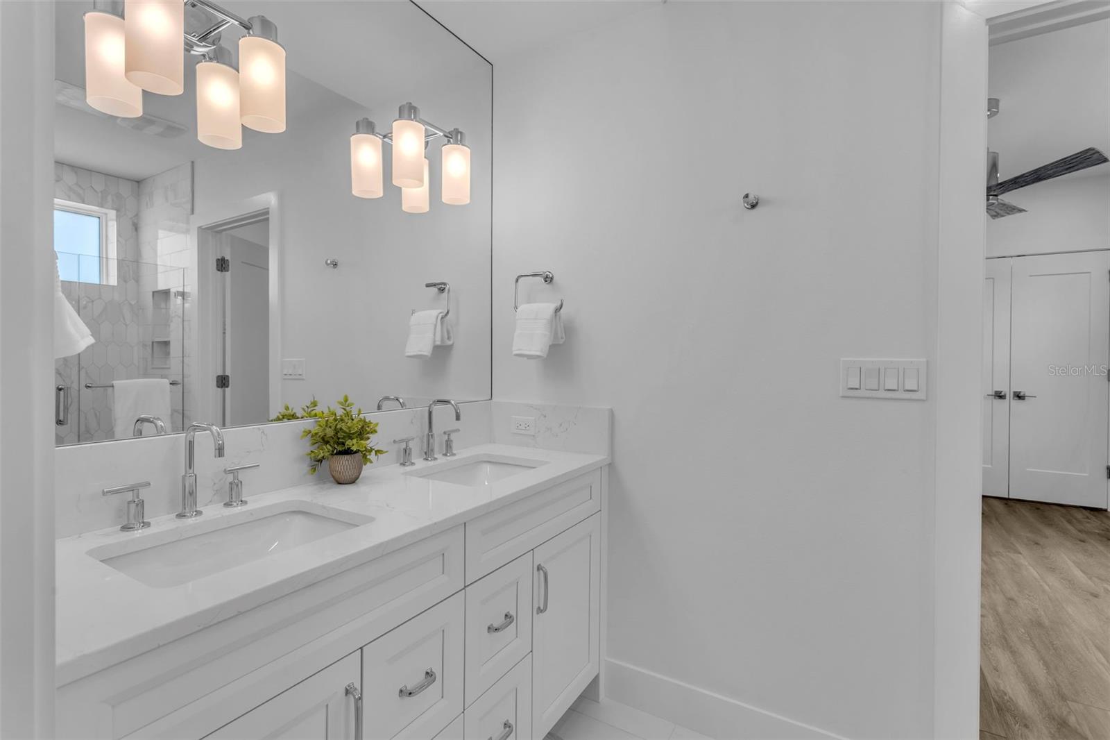 Image 36 of 100 For 455 Pinellas Bayway S 2a