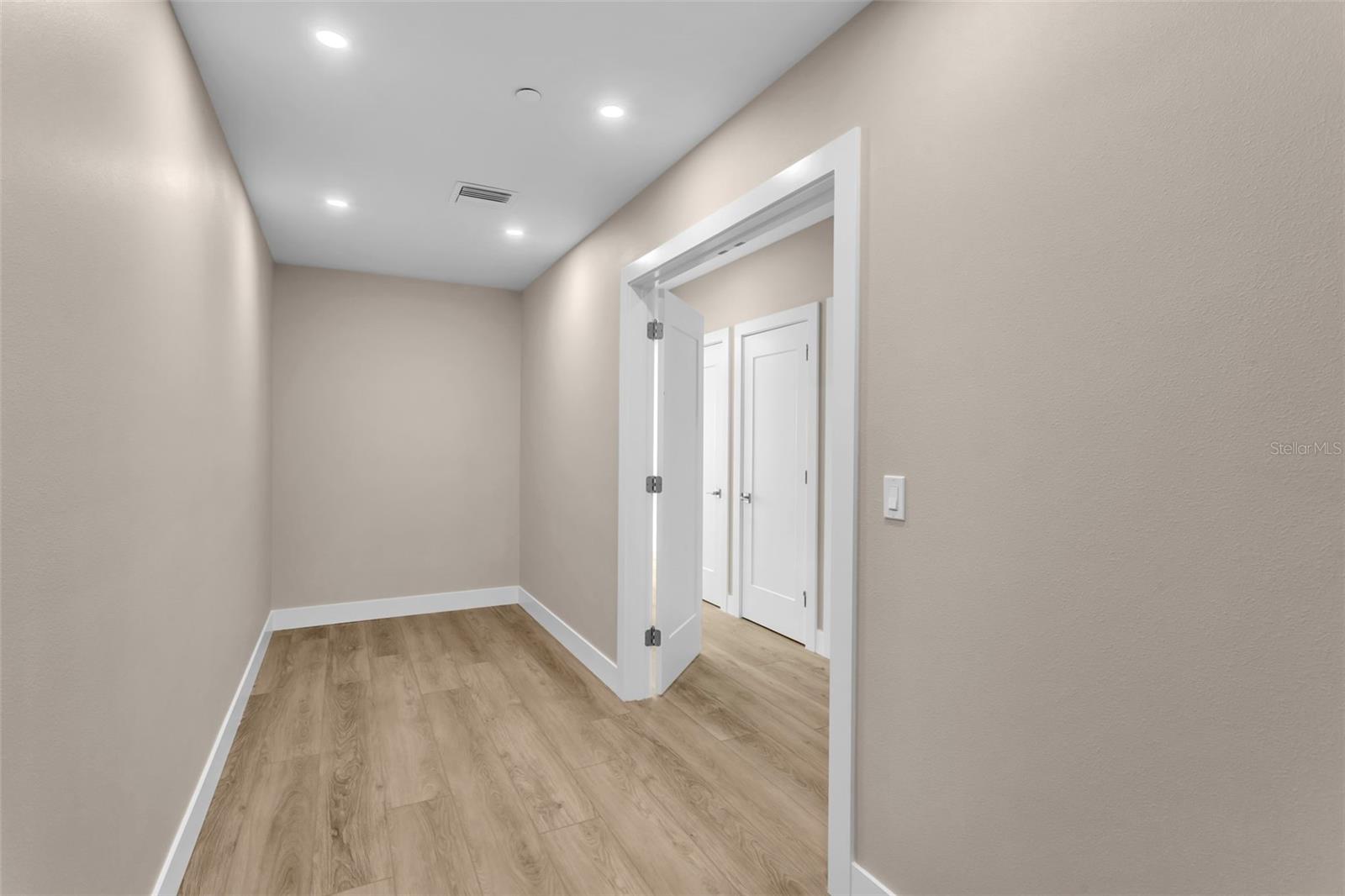 Image 31 of 100 For 455 Pinellas Bayway S 2b