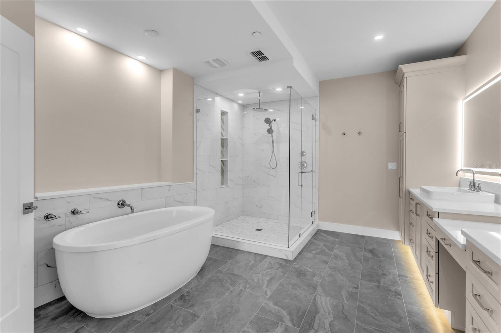 Image 33 of 100 For 455 Pinellas Bayway S 2b