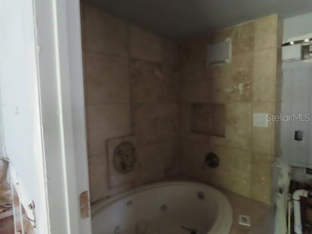 Image 4 of 68 For 521 Drury Lane