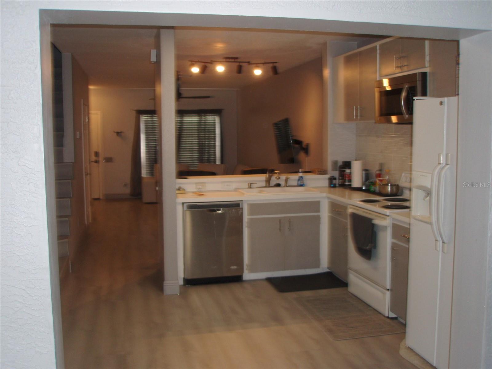 Image 5 of 13 For 6210 Bayside Key Drive