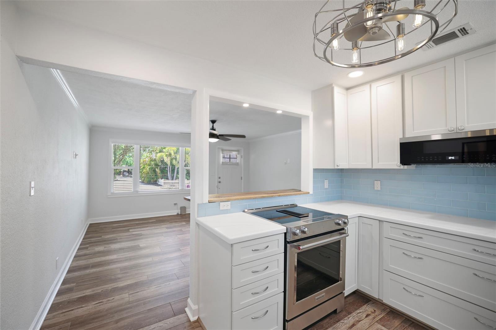 Image 3 of 40 For 549 Locklie Street