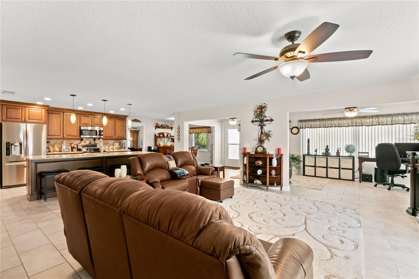 Image 9 of 60 For 2005 Berry Roberts Drive